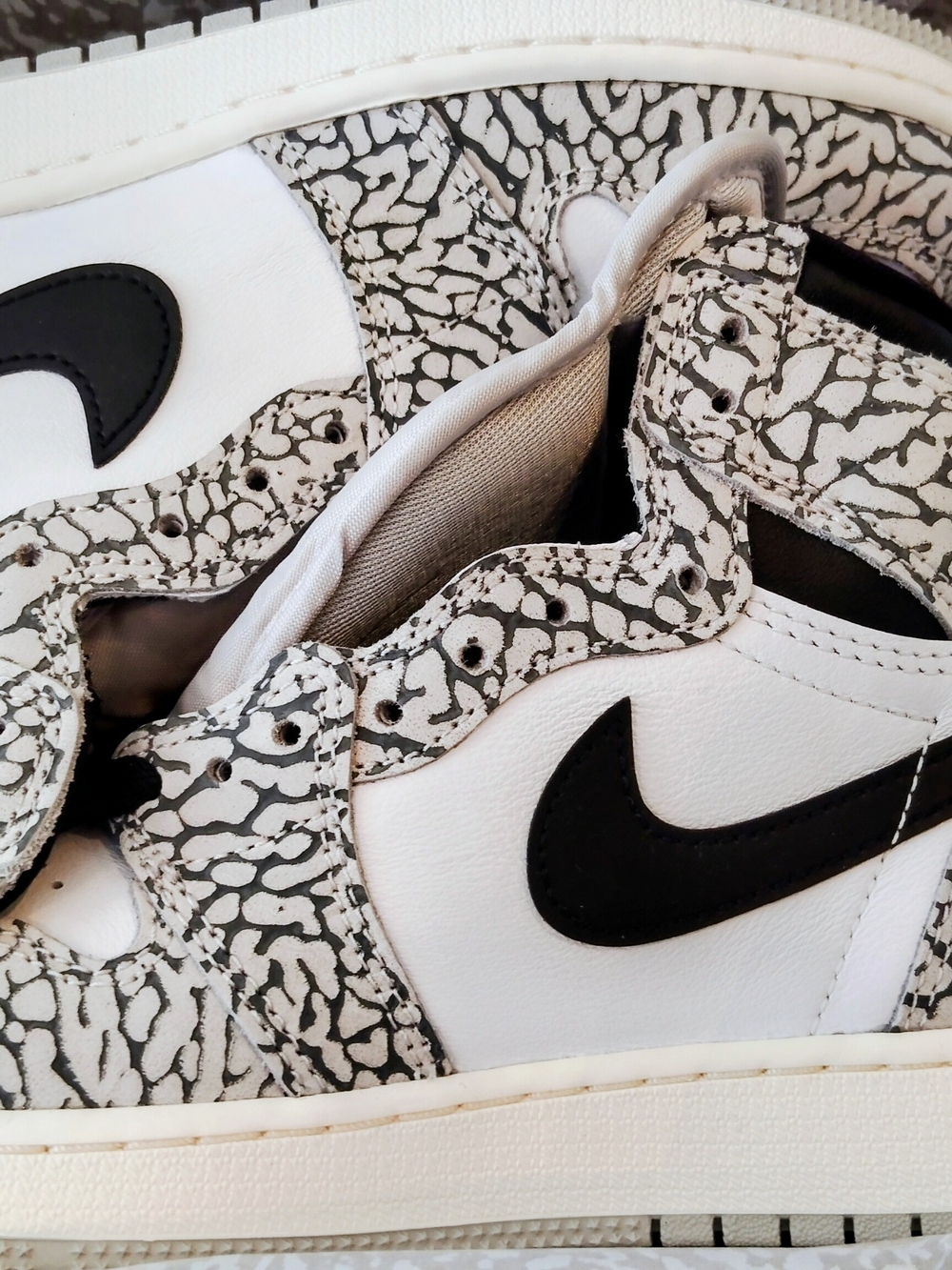 Air Jordan 1 Retro High OH GS 5y 6.5 Woman's Sneakers
